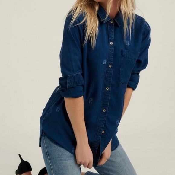 Lucky Brand Chambray Floral Embroidery Boyfriend Shirt Button Up Denim Small - Picture 1 of 16
